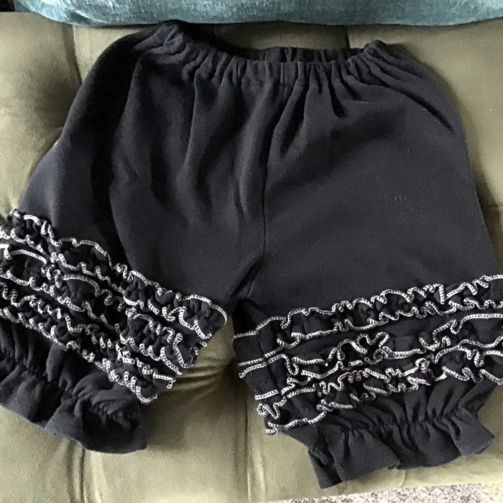 Little Mave Clothing Black Ruffle Pantaloon Shorts Sz 18mos EUC